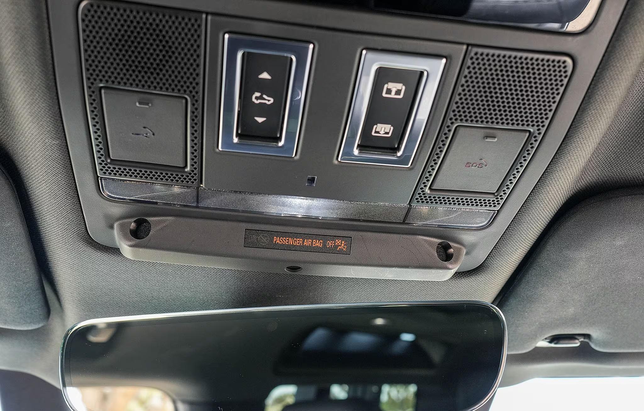 2023 Land Rover Defender 90 X-Dynamic SE Trophy Edition