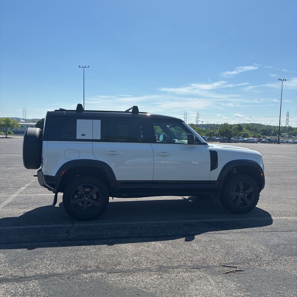 2023 Land Rover Defender 110 X-Dynamic SE