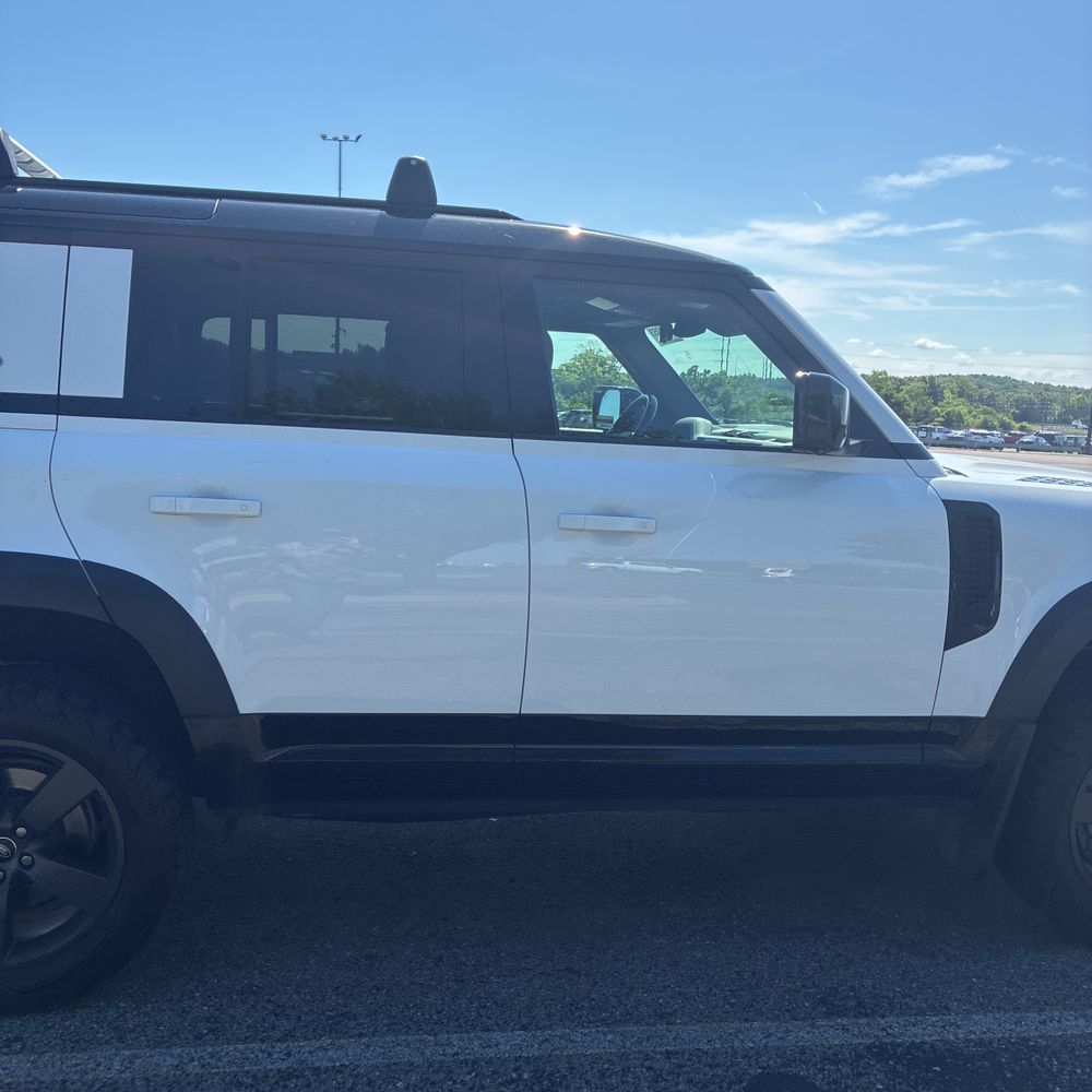 2023 Land Rover Defender 110 X-Dynamic SE