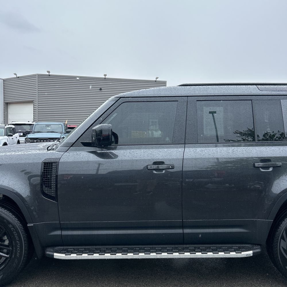 2025 Land Rover Defender 110 P300 S