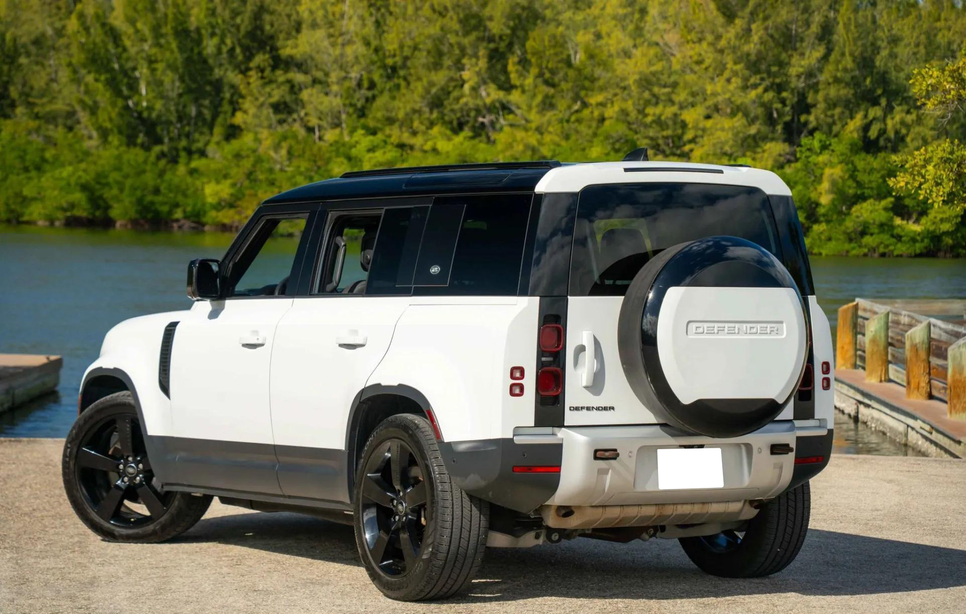 2023 Land Rover Defender 110 S