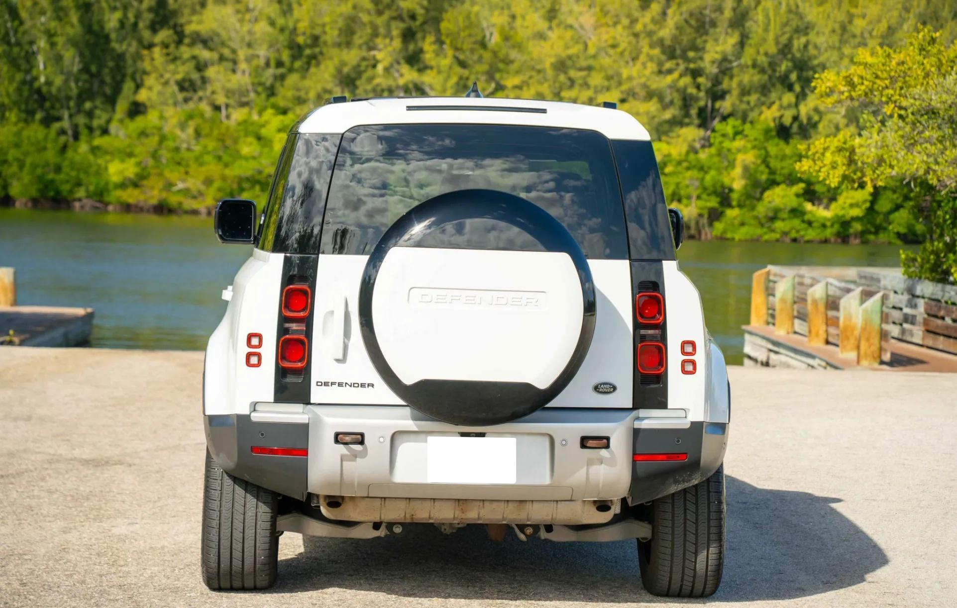 2023 Land Rover Defender 110 S