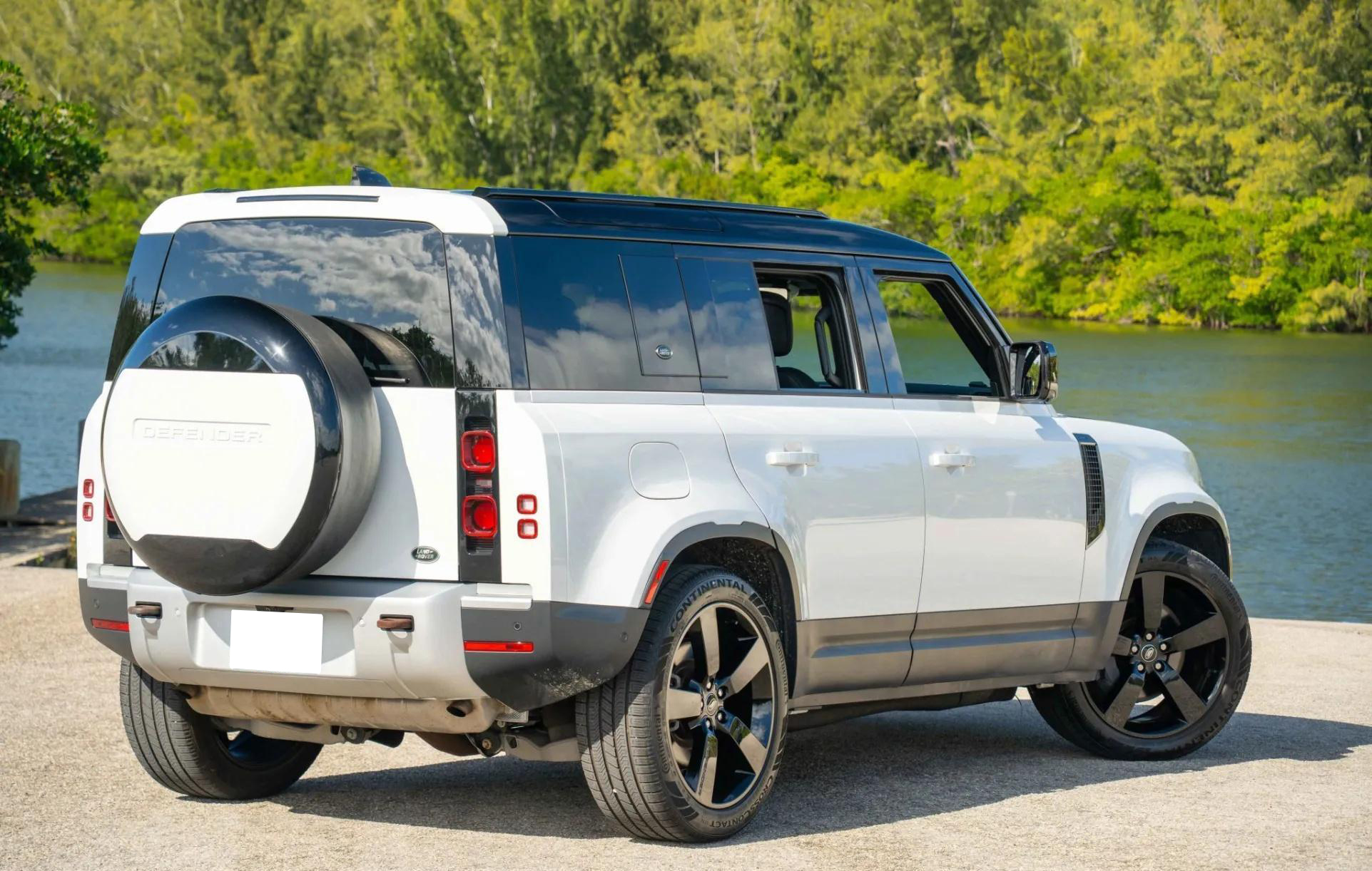 2023 Land Rover Defender 110 S