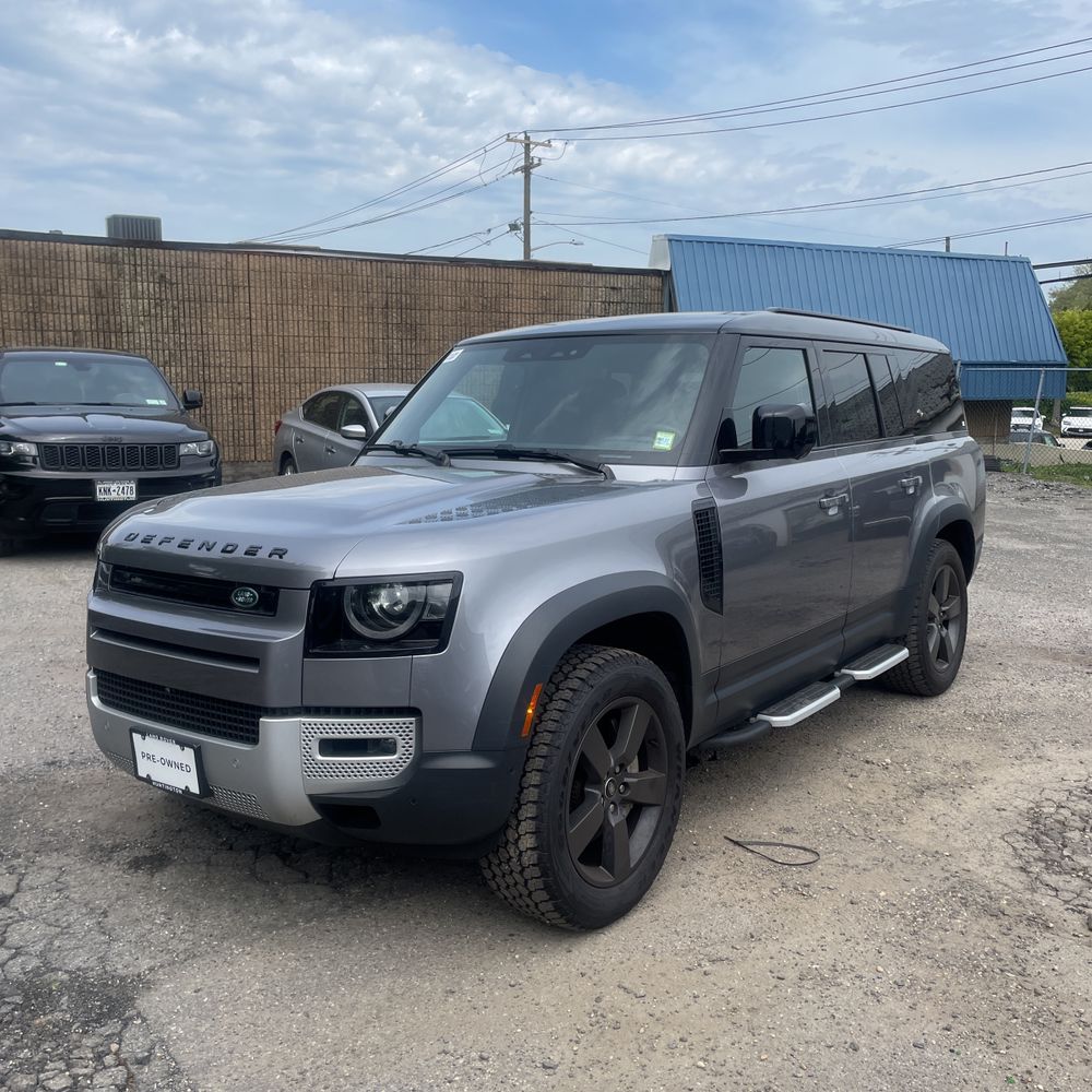 2023 Land Rover Defender 130 SE