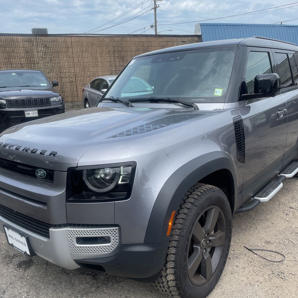 2023 Land Rover Defender 130 SE