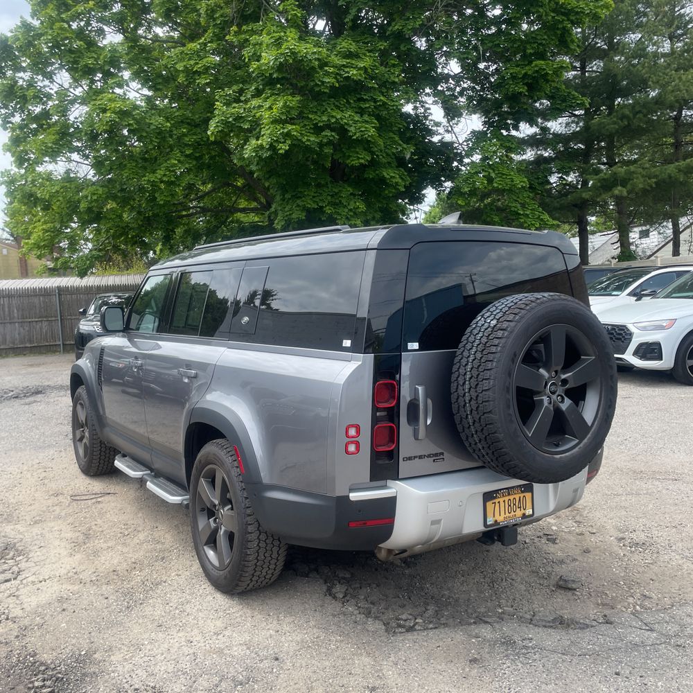 2023 Land Rover Defender 130 SE