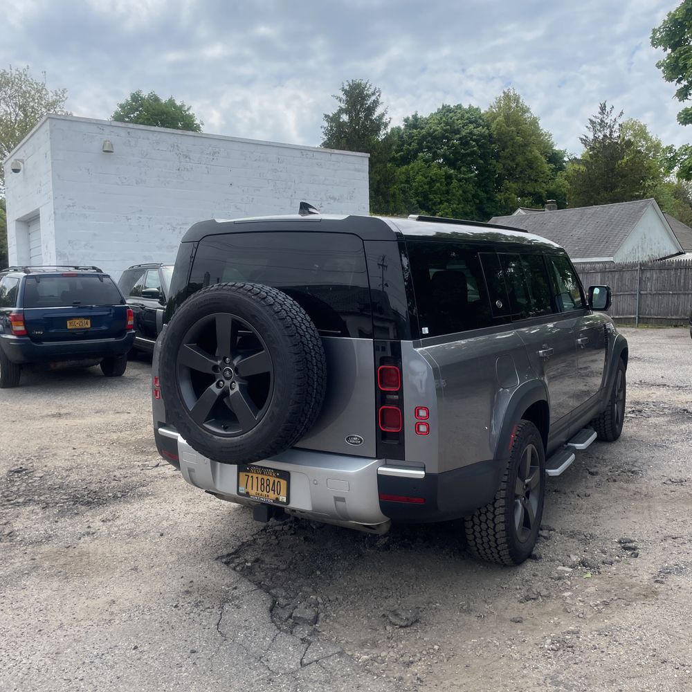 2023 Land Rover Defender 130 SE
