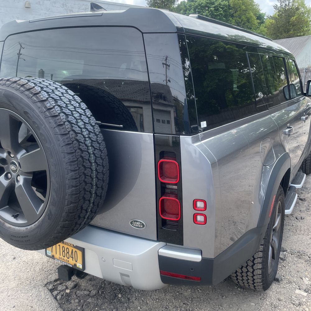 2023 Land Rover Defender 130 SE