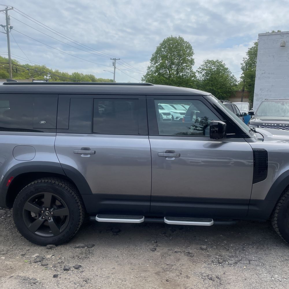 2023 Land Rover Defender 130 SE