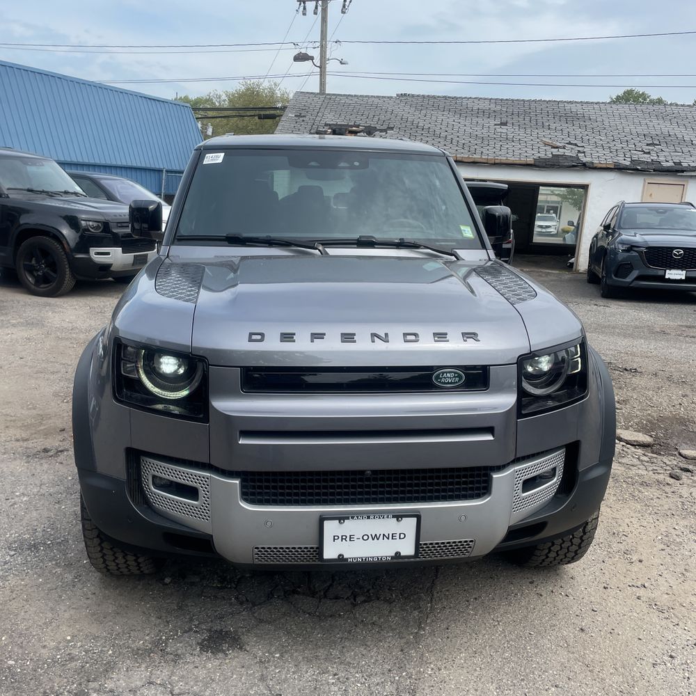 2023 Land Rover Defender 130 SE