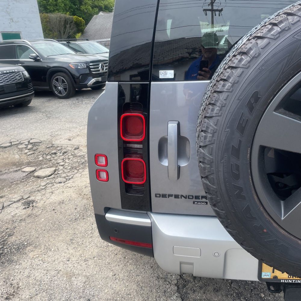 2023 Land Rover Defender 130 SE