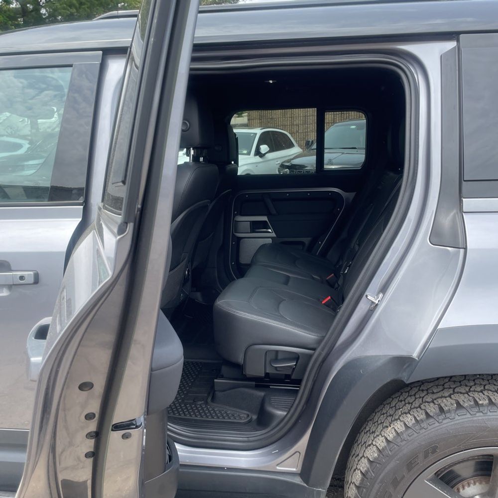 2023 Land Rover Defender 130 SE