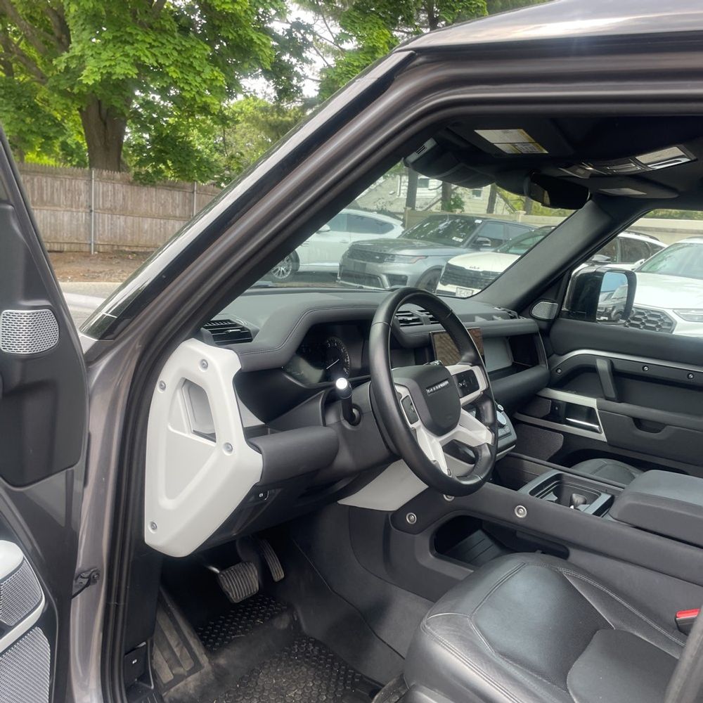 2023 Land Rover Defender 130 SE