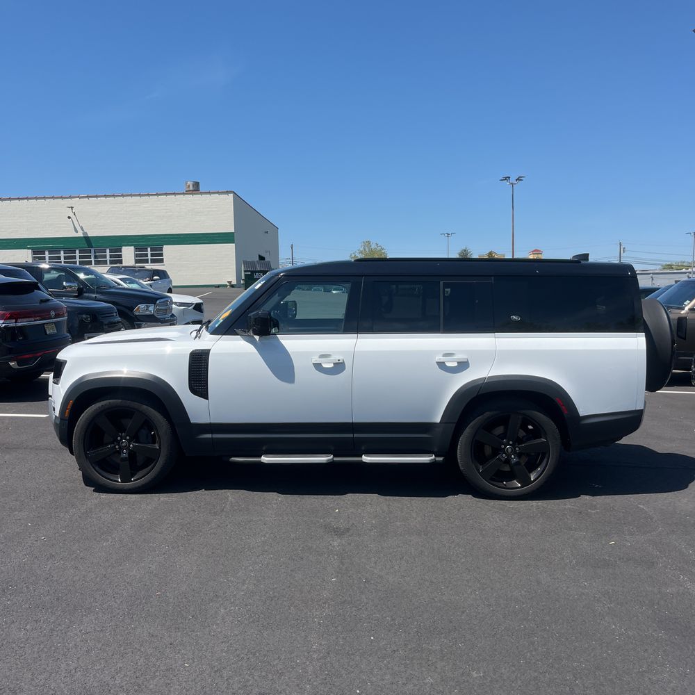 2023 Land Rover Defender 130 SE
