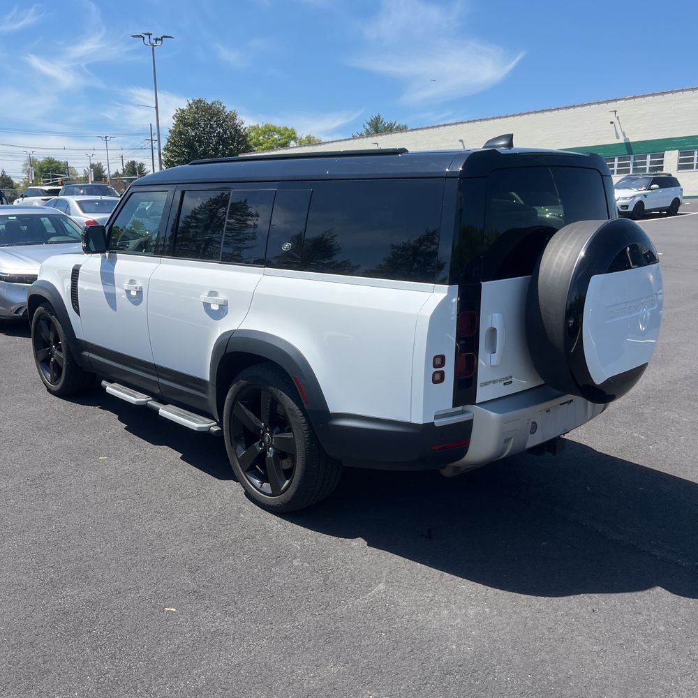 2023 Land Rover Defender 130 SE