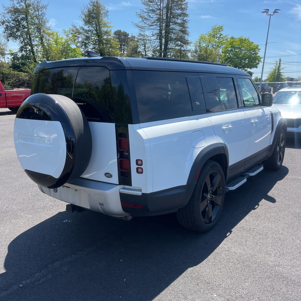 2023 Land Rover Defender 130 SE