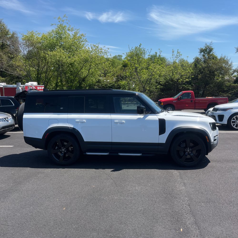 2023 Land Rover Defender 130 SE