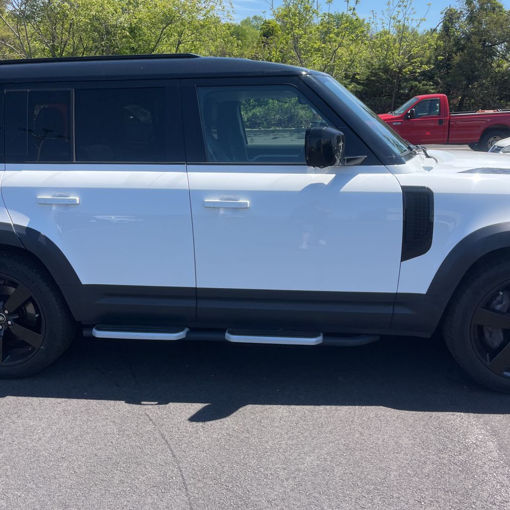 2023 Land Rover Defender 130 SE