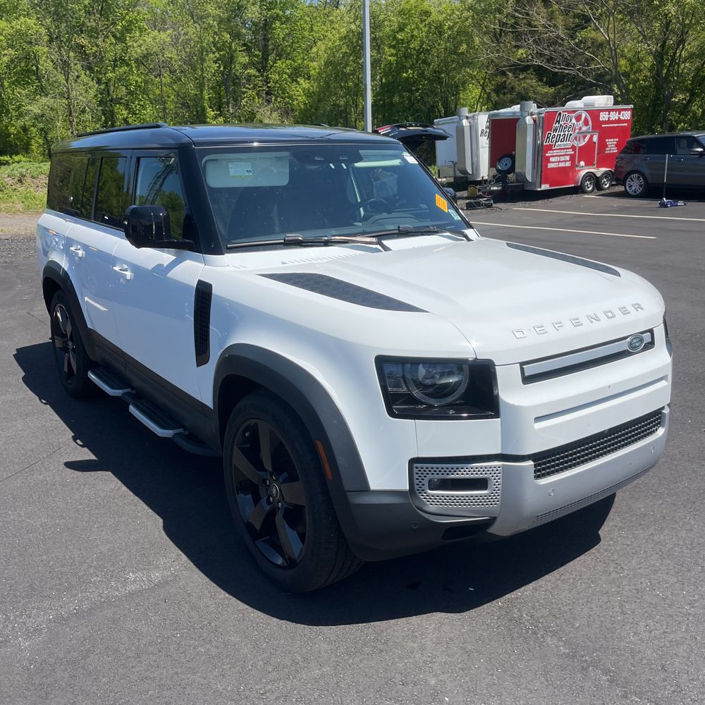 2023 Land Rover Defender 130 SE