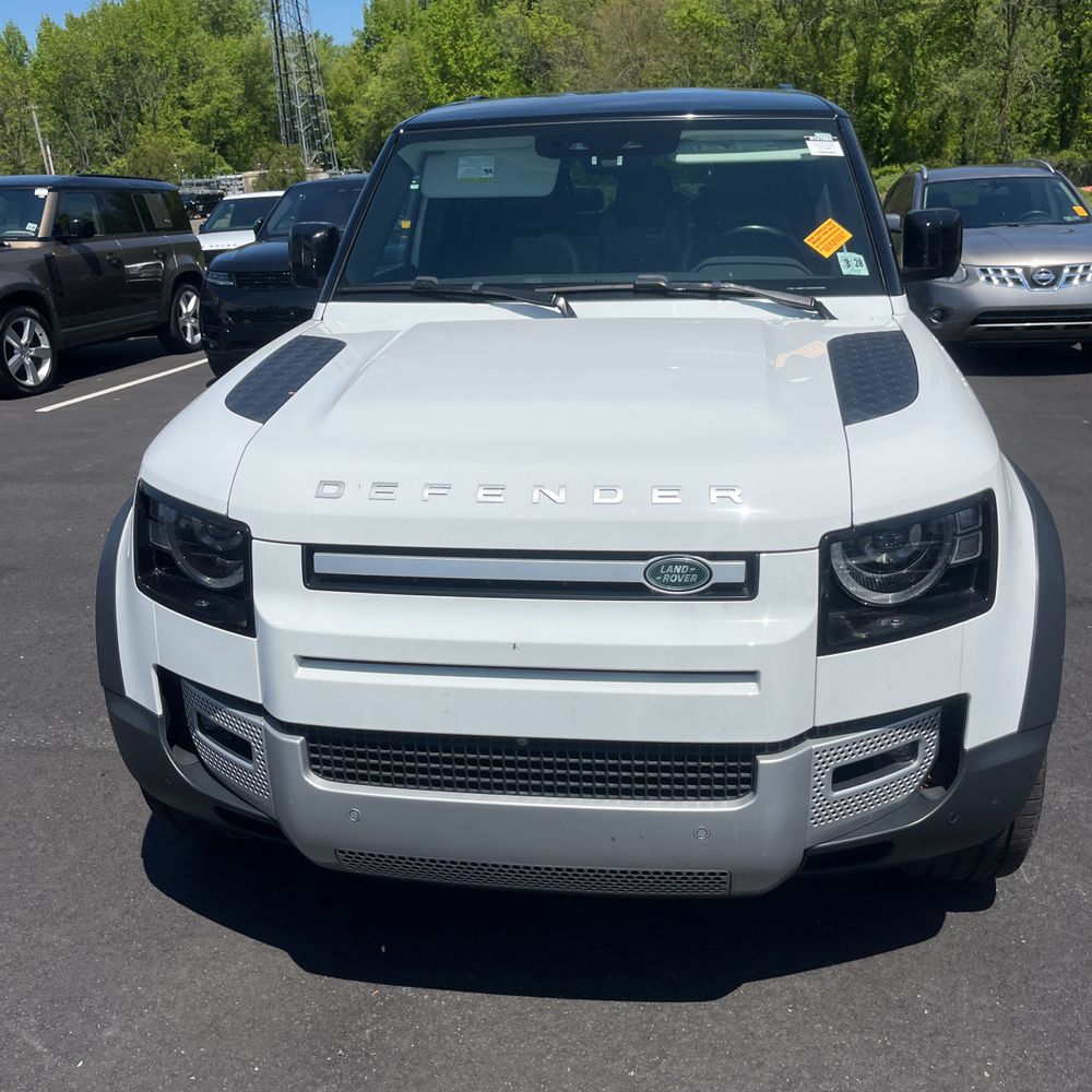 2023 Land Rover Defender 130 SE
