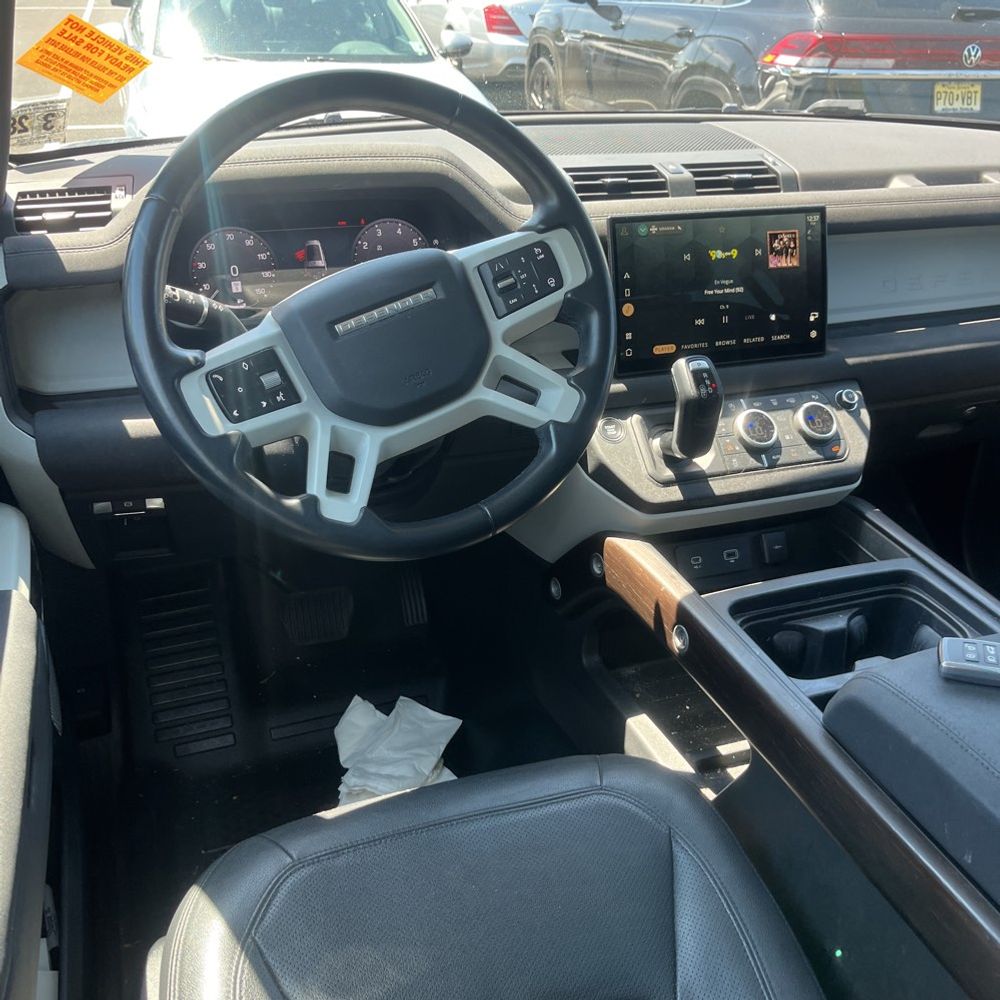 2023 Land Rover Defender 130 SE