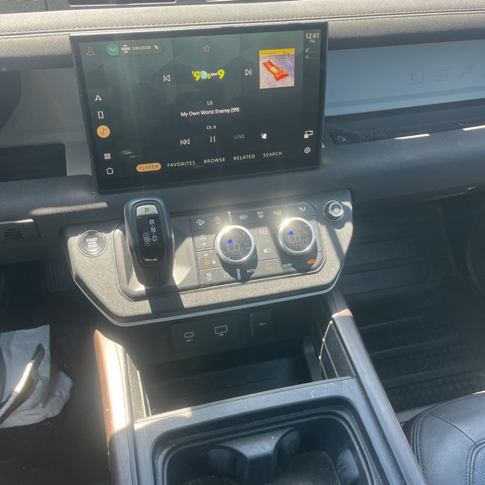 2023 Land Rover Defender 130 SE
