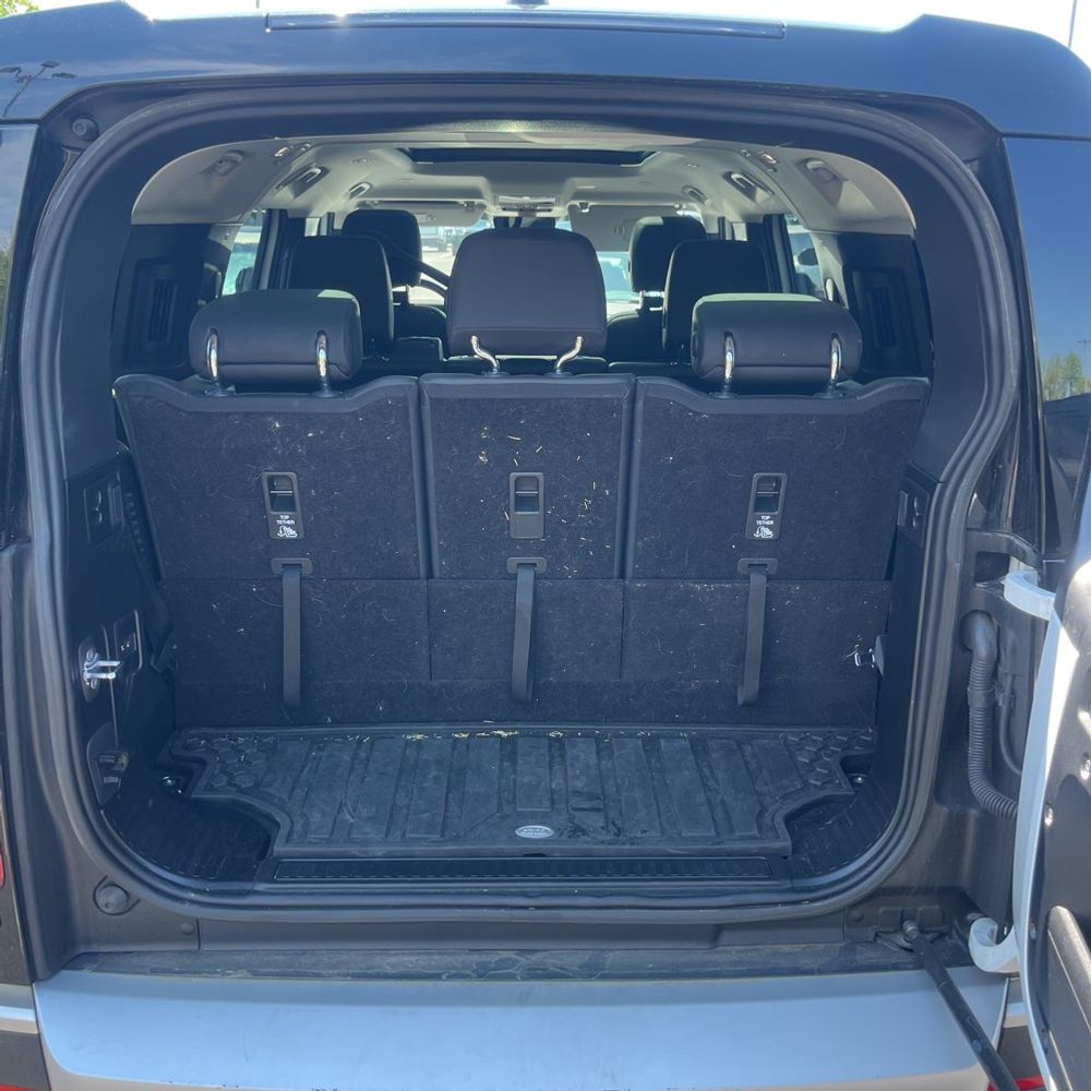 2023 Land Rover Defender 130 SE