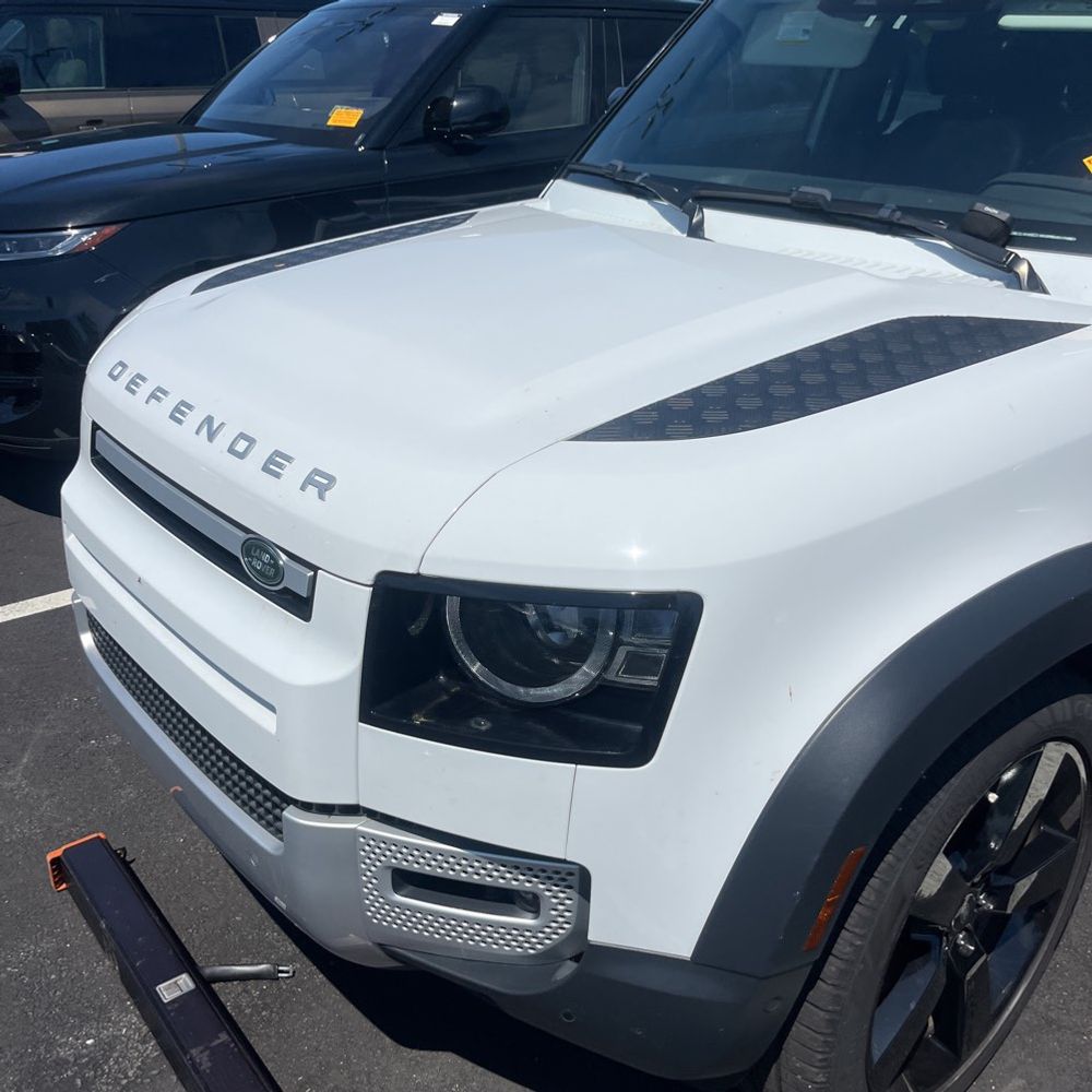 2023 Land Rover Defender 130 SE