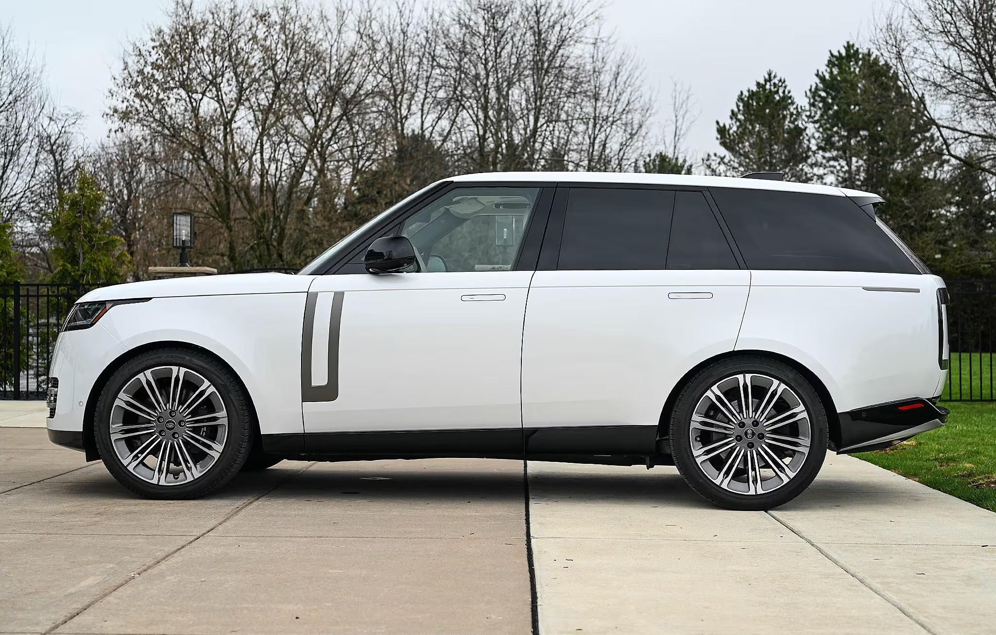 2025 Land Rover Range Rover SE P530