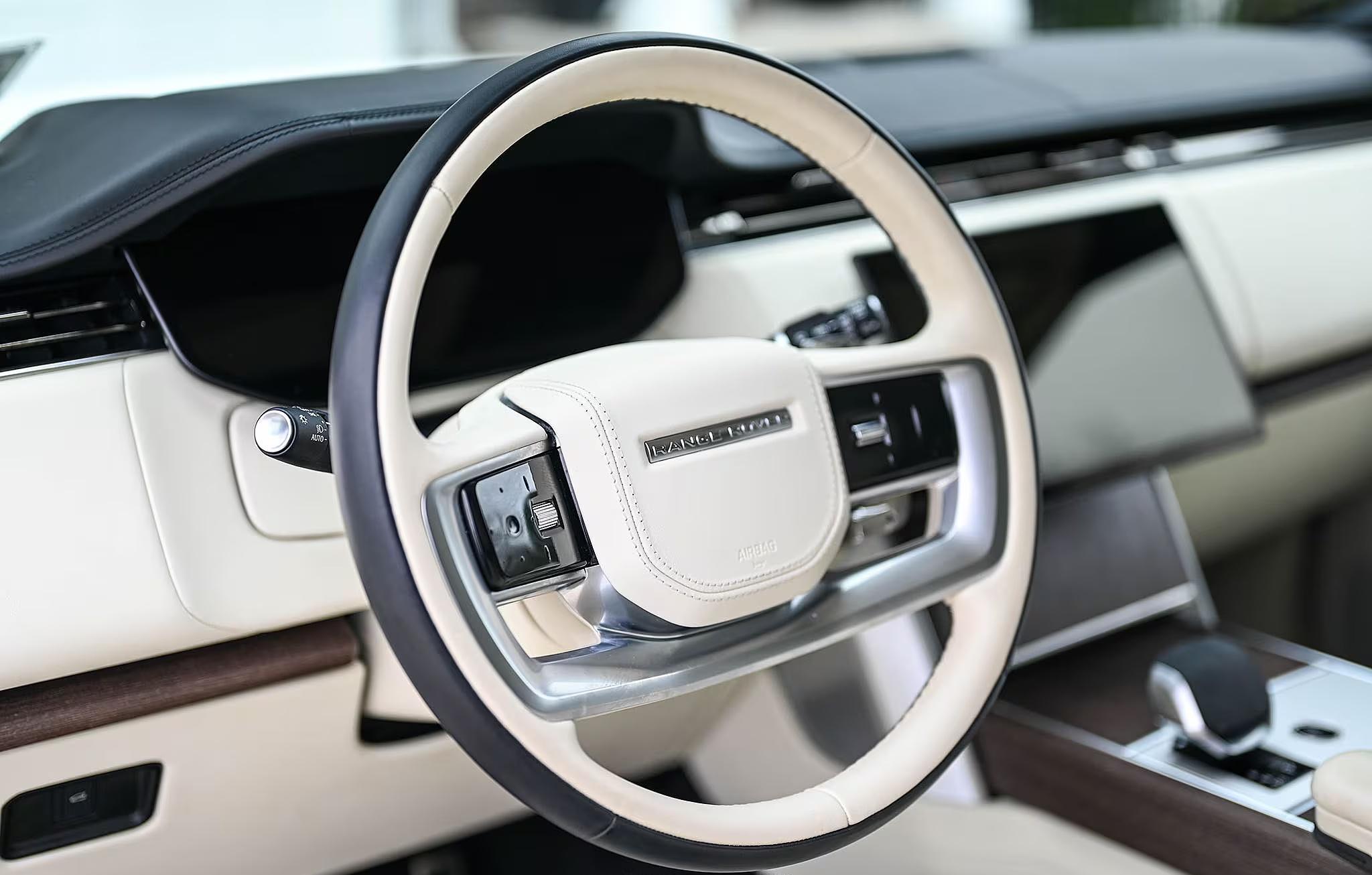 2025 Land Rover Range Rover SE P530