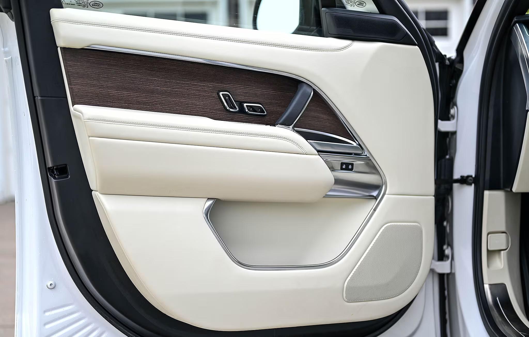2025 Land Rover Range Rover SE P530