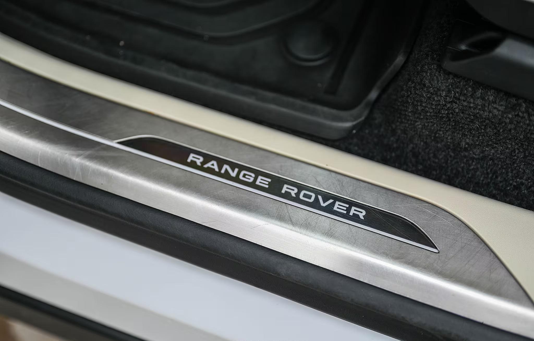 2025 Land Rover Range Rover SE P530