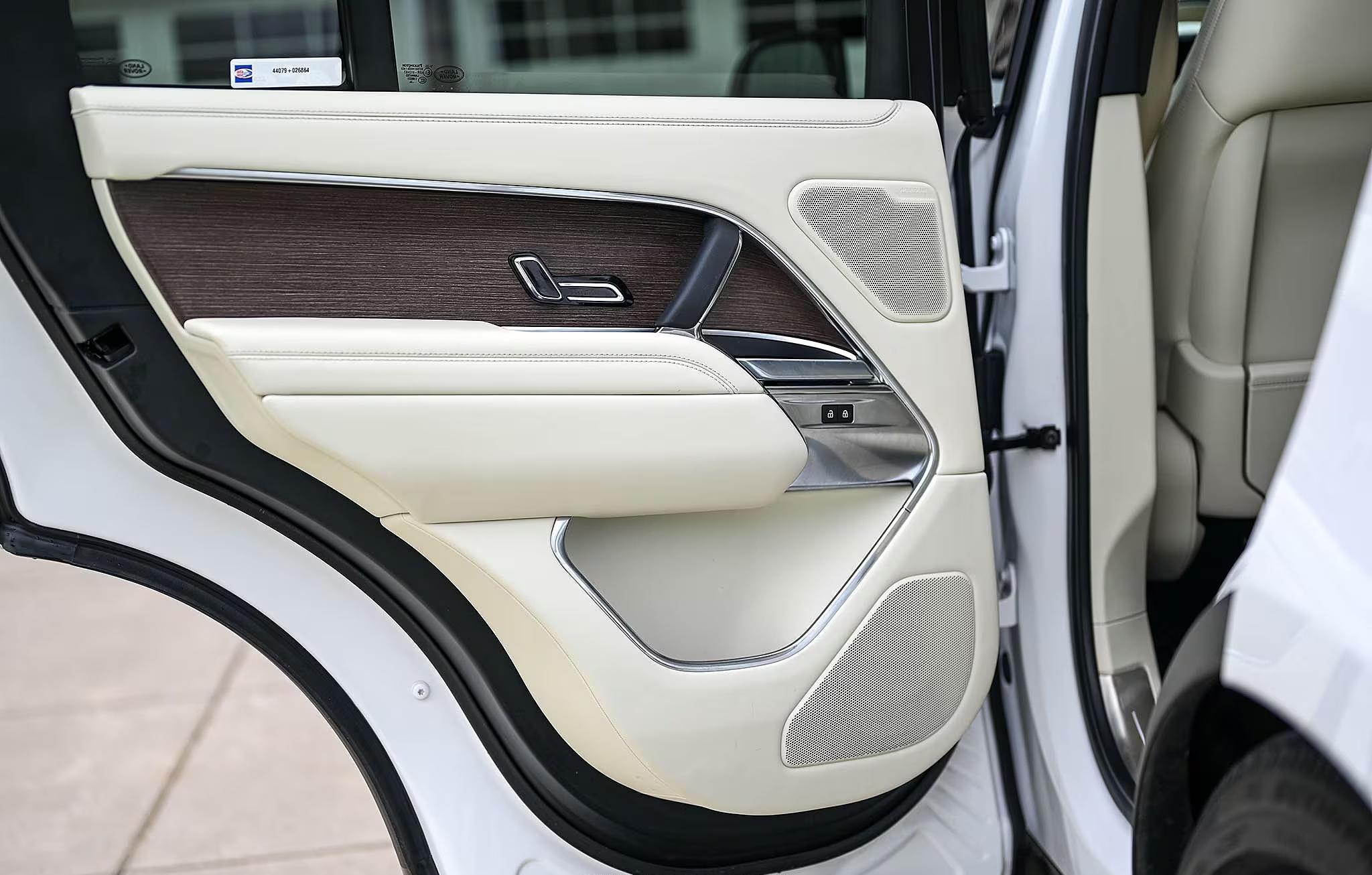 2025 Land Rover Range Rover SE P530