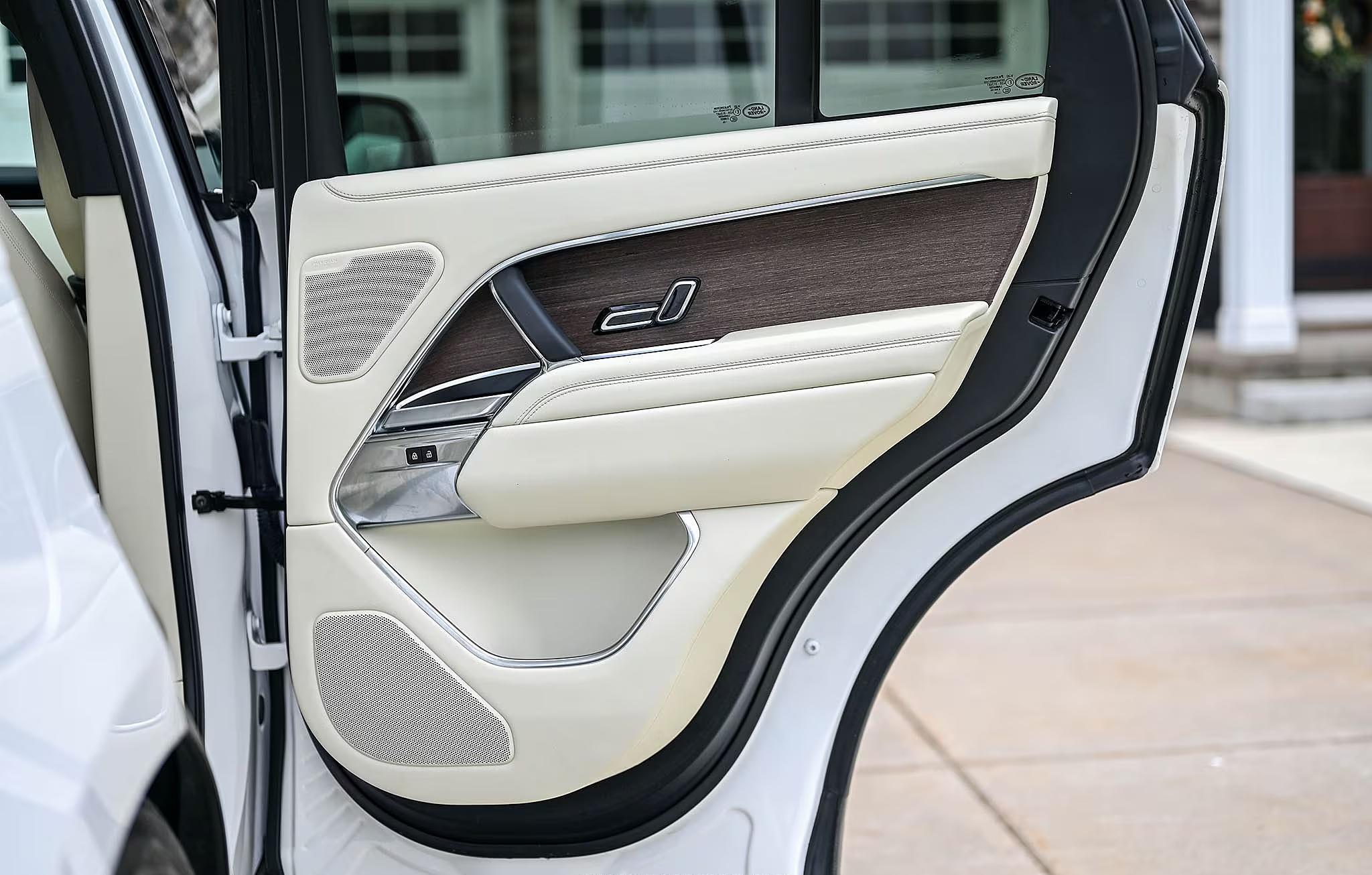 2025 Land Rover Range Rover SE P530