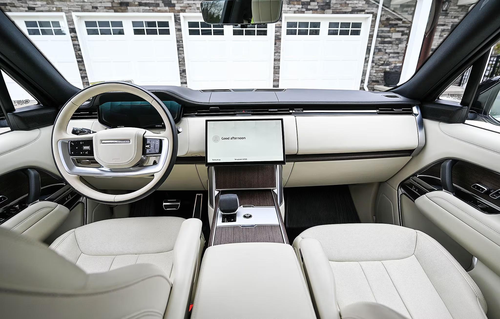 2025 Land Rover Range Rover SE P530