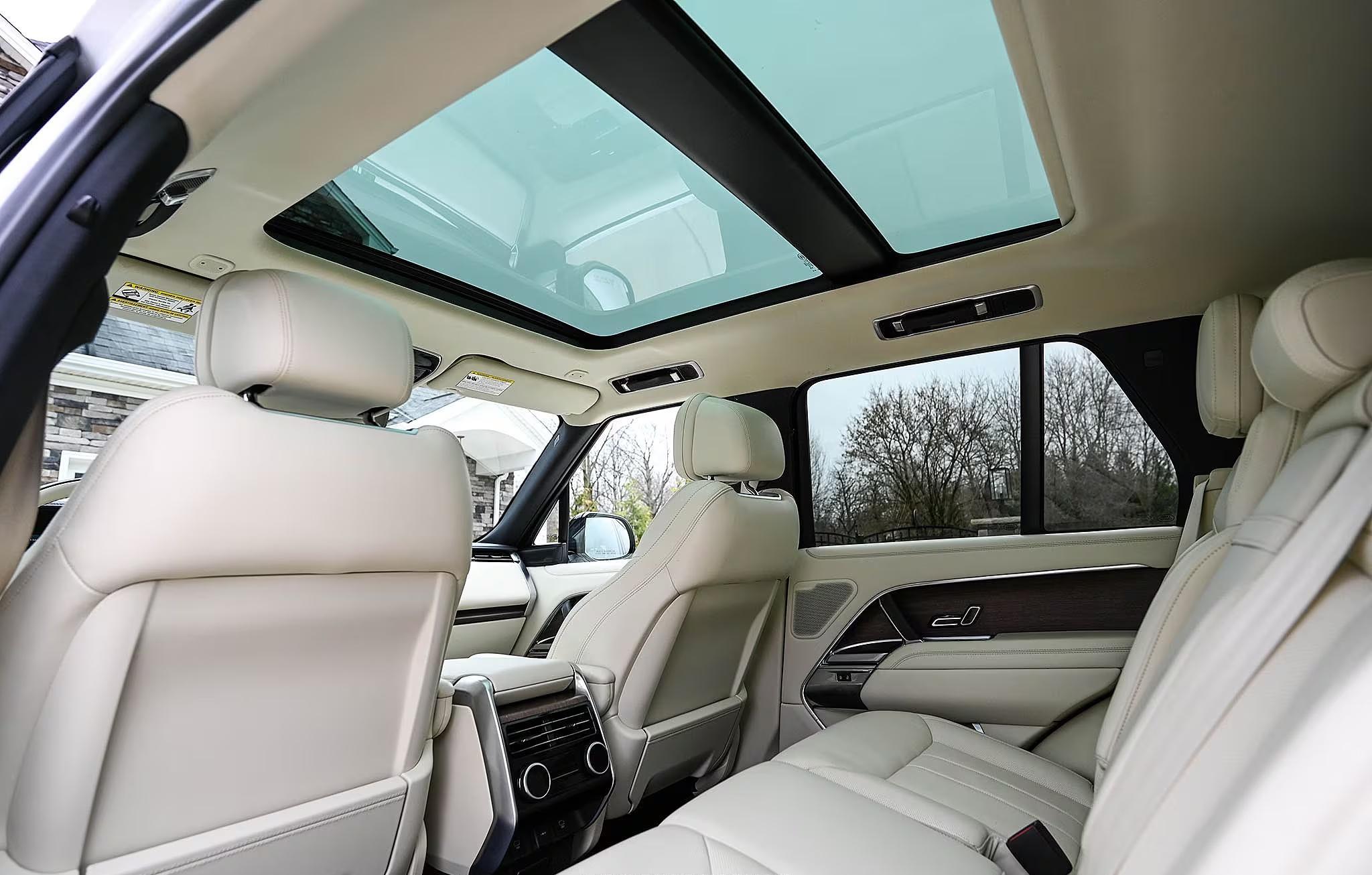 2025 Land Rover Range Rover SE P530
