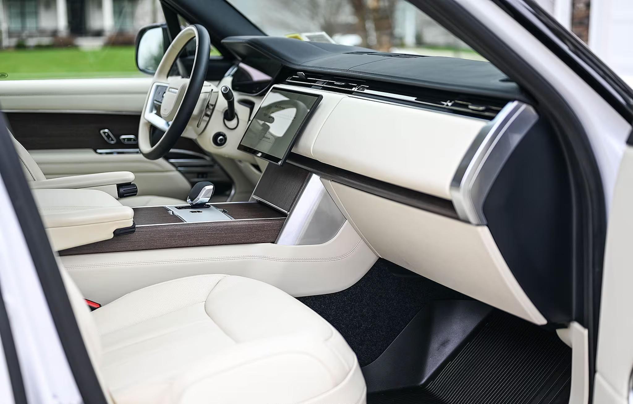 2025 Land Rover Range Rover SE P530