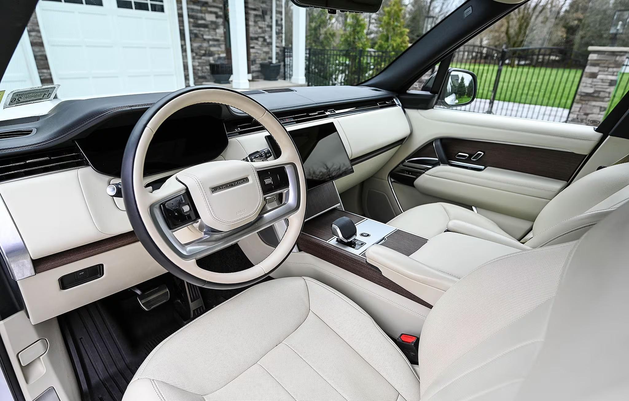 2025 Land Rover Range Rover SE P530