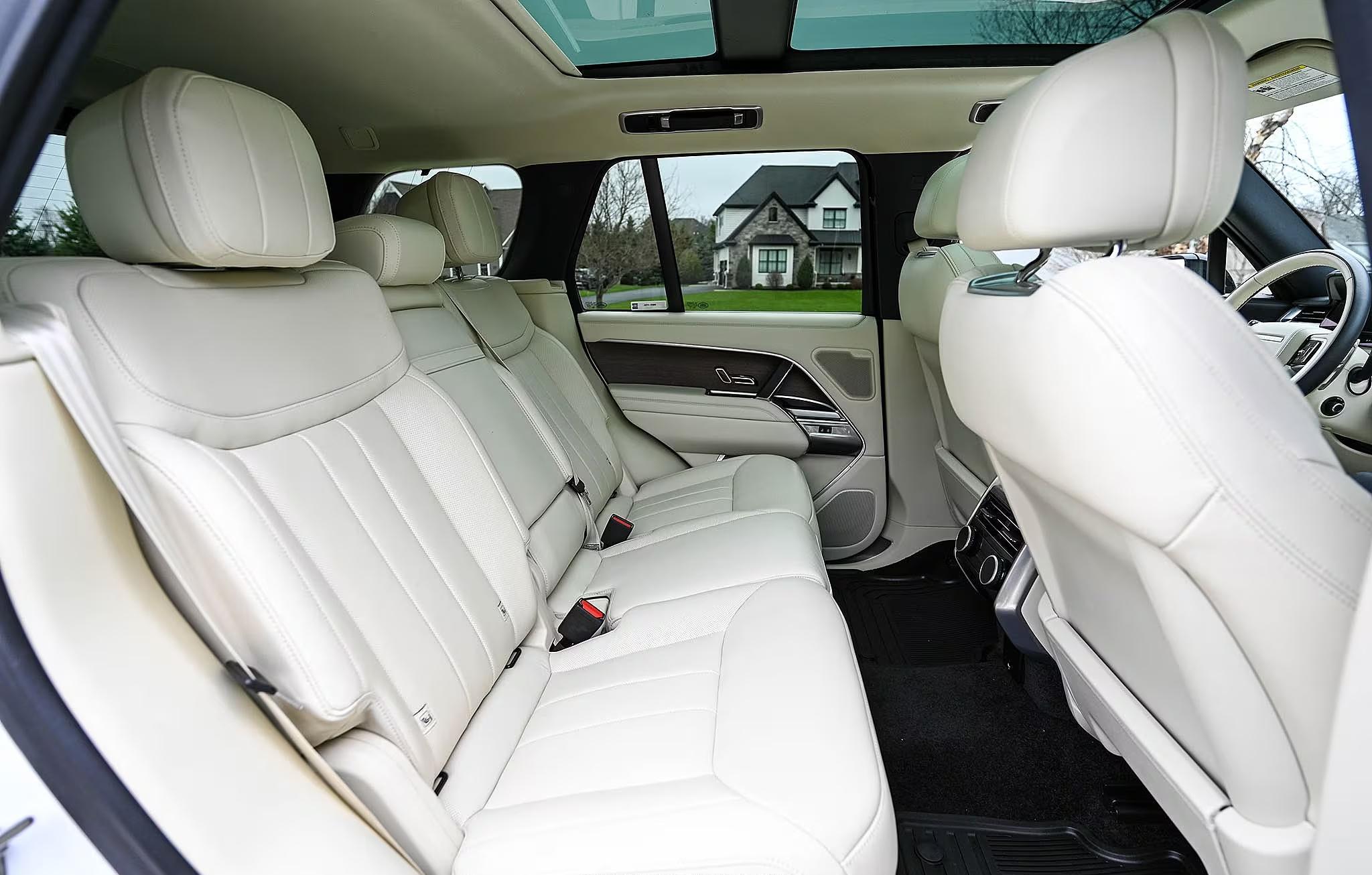 2025 Land Rover Range Rover SE P530