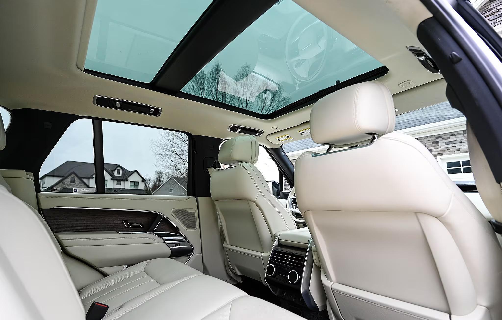 2025 Land Rover Range Rover SE P530