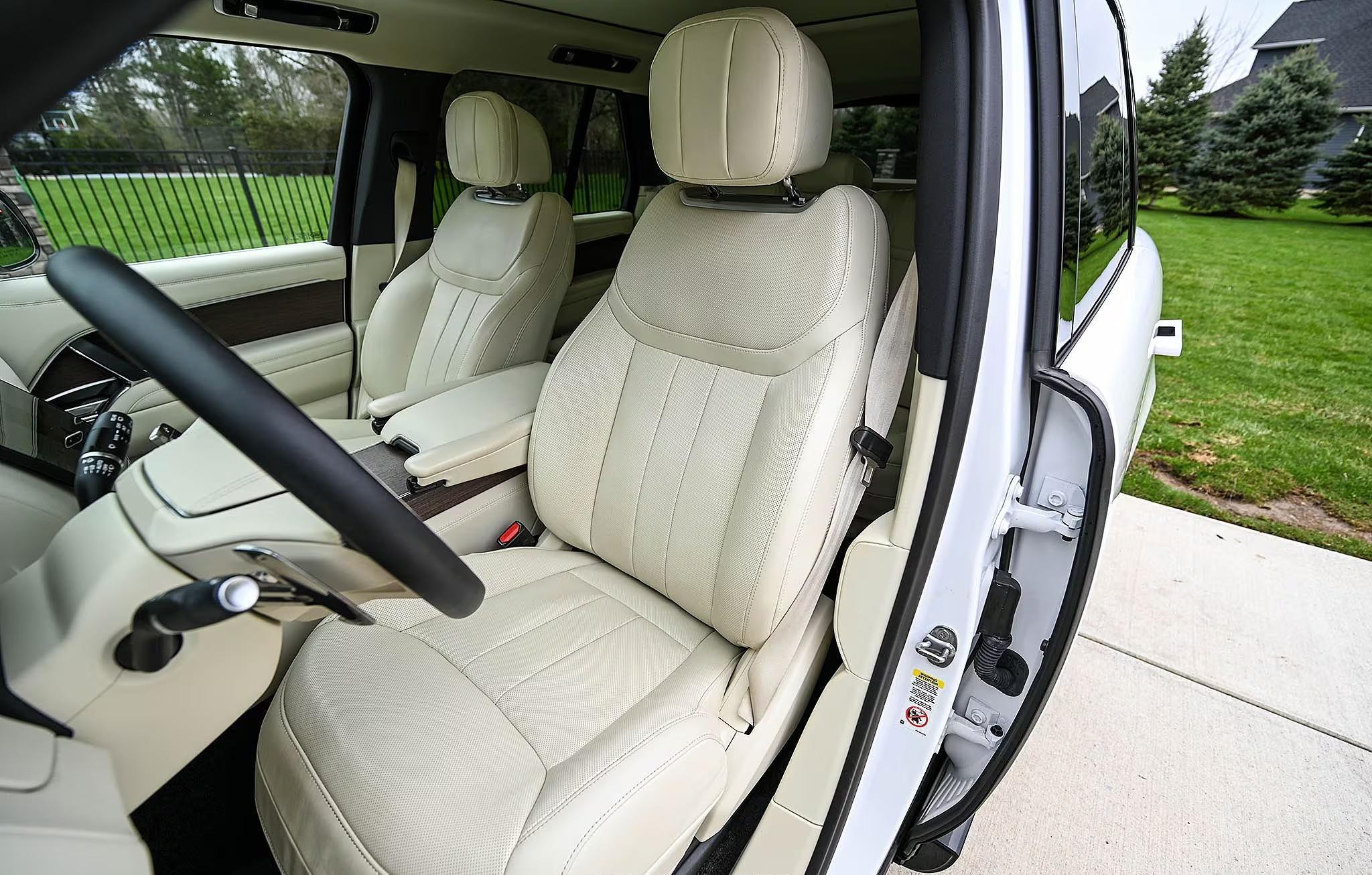 2025 Land Rover Range Rover SE P530
