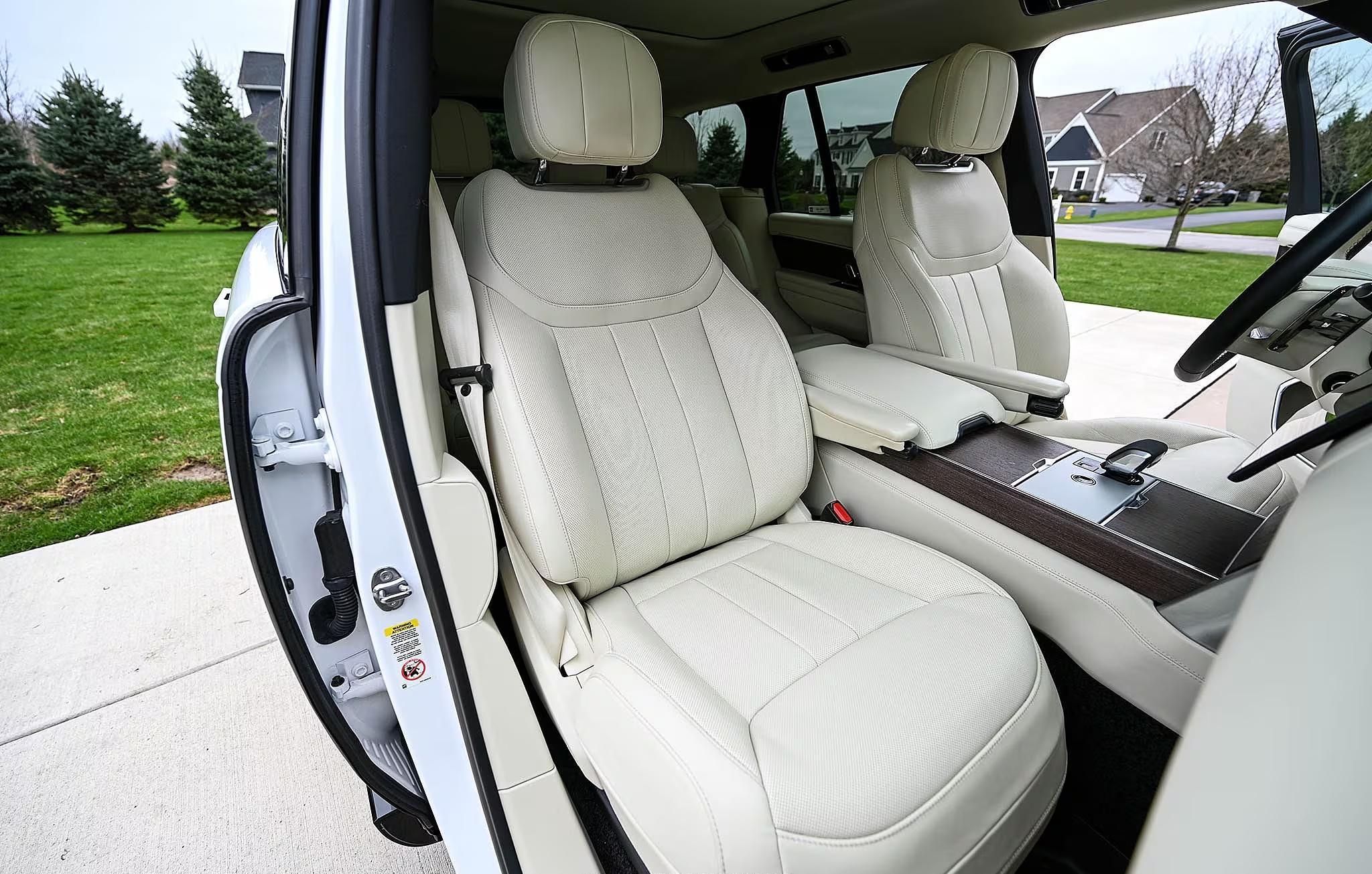 2025 Land Rover Range Rover SE P530
