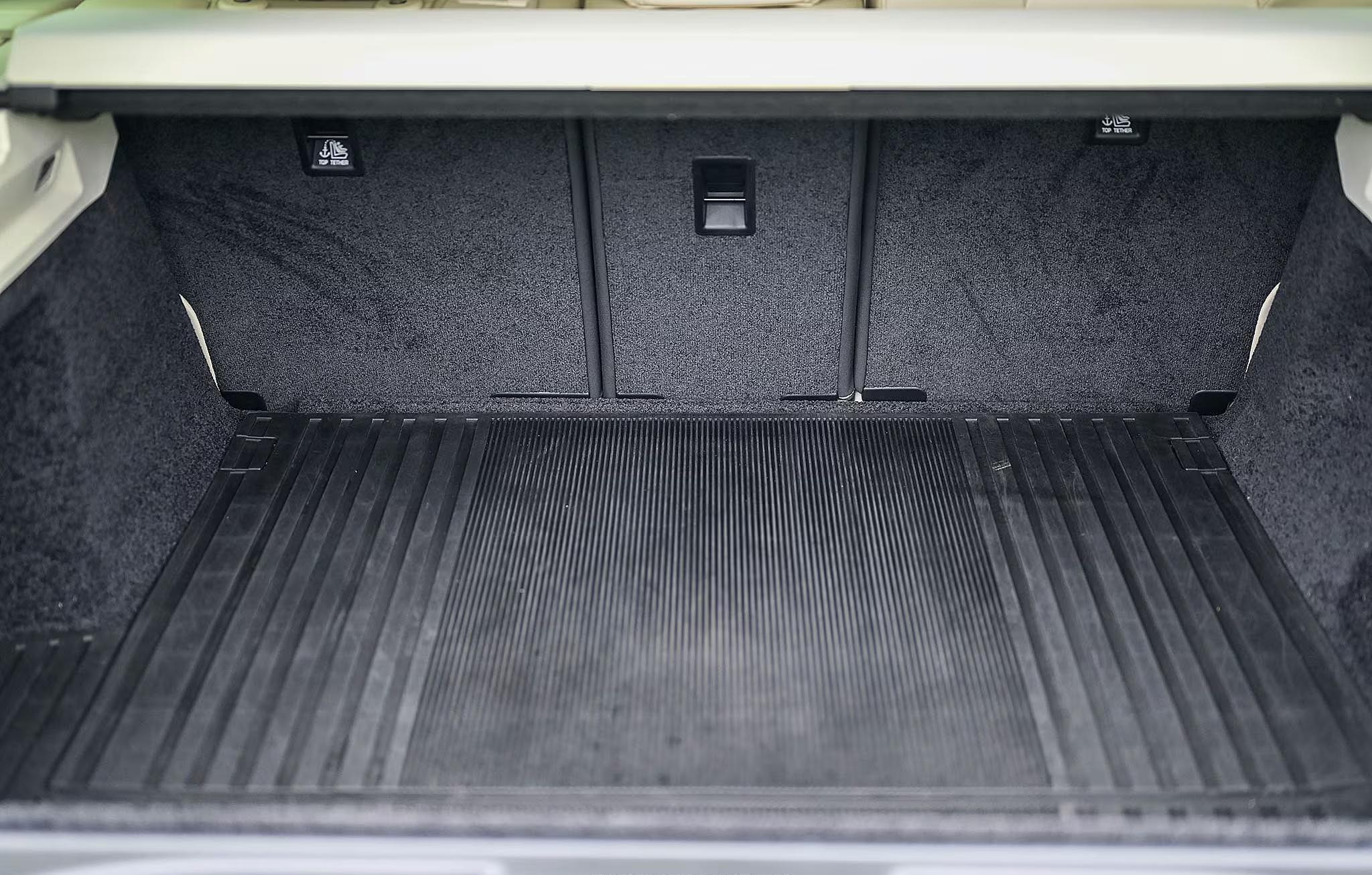 2025 Land Rover Range Rover SE P530