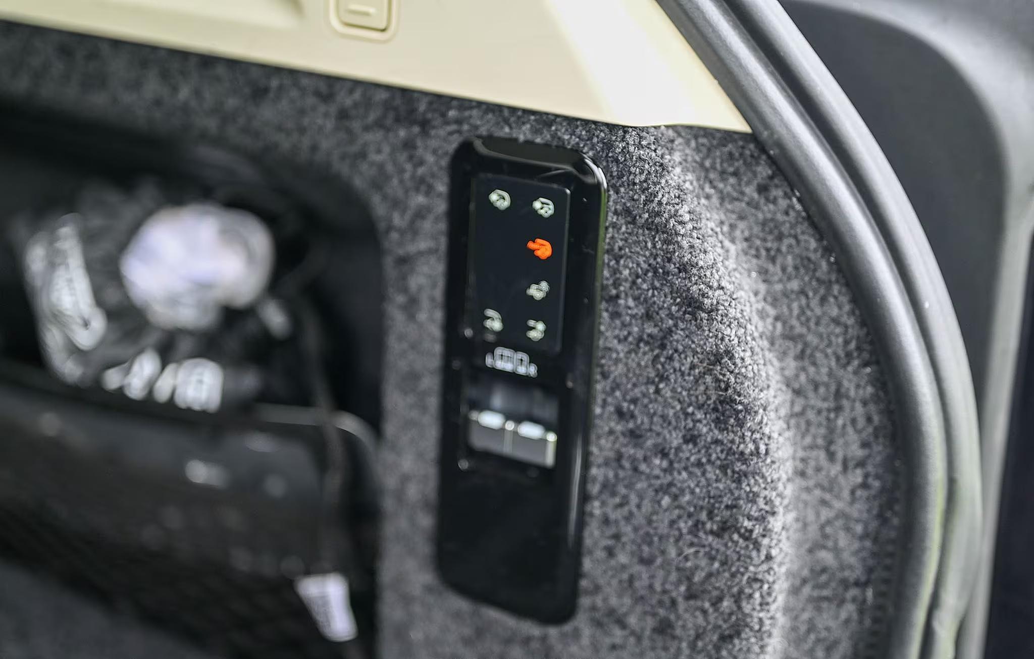 2025 Land Rover Range Rover SE P530