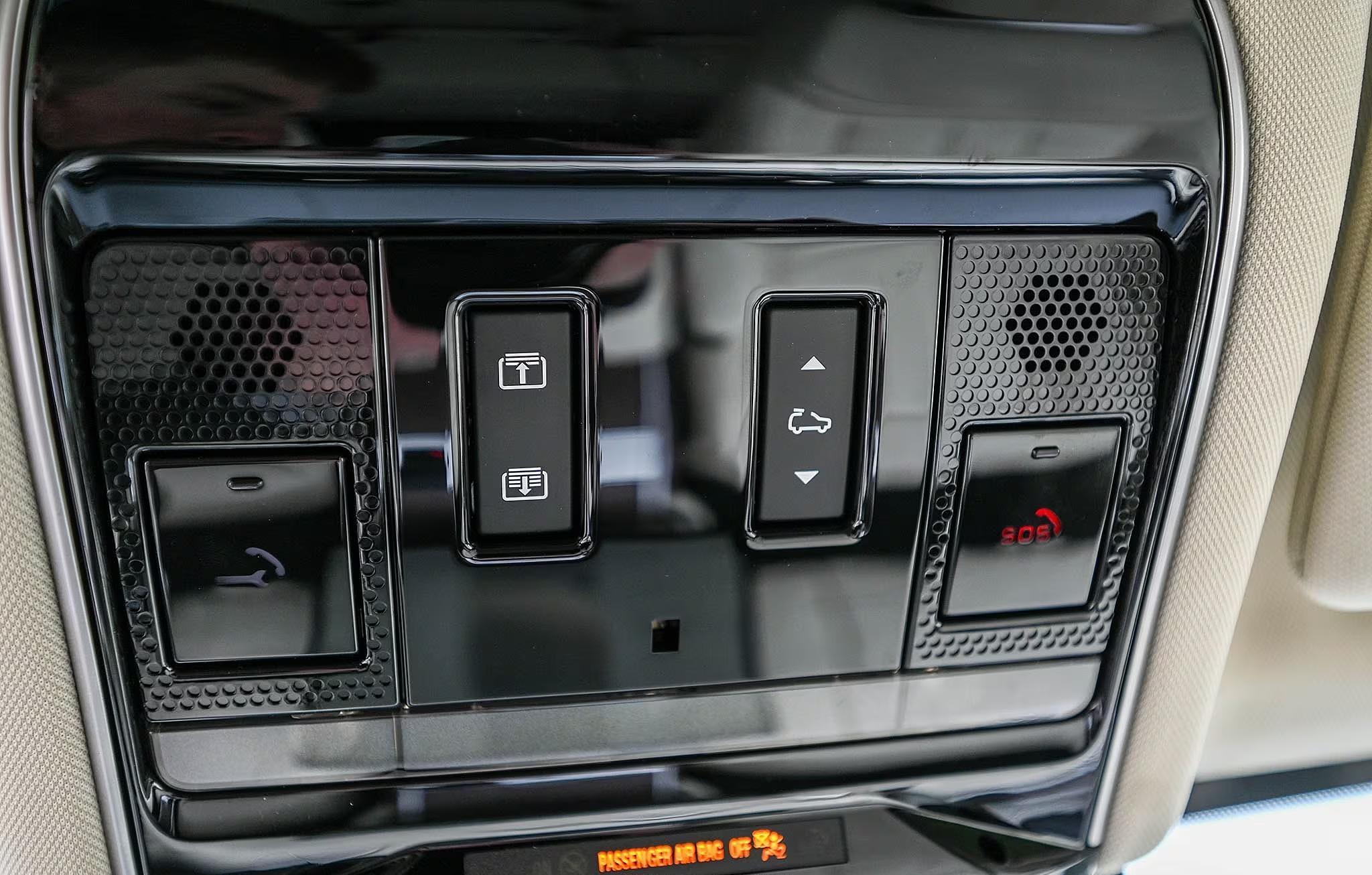 2025 Land Rover Range Rover SE P530