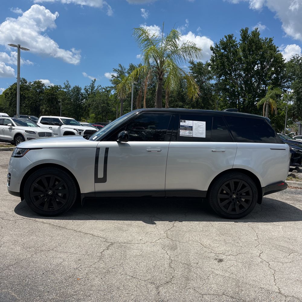2025 Land Rover Range Rover P400 SE