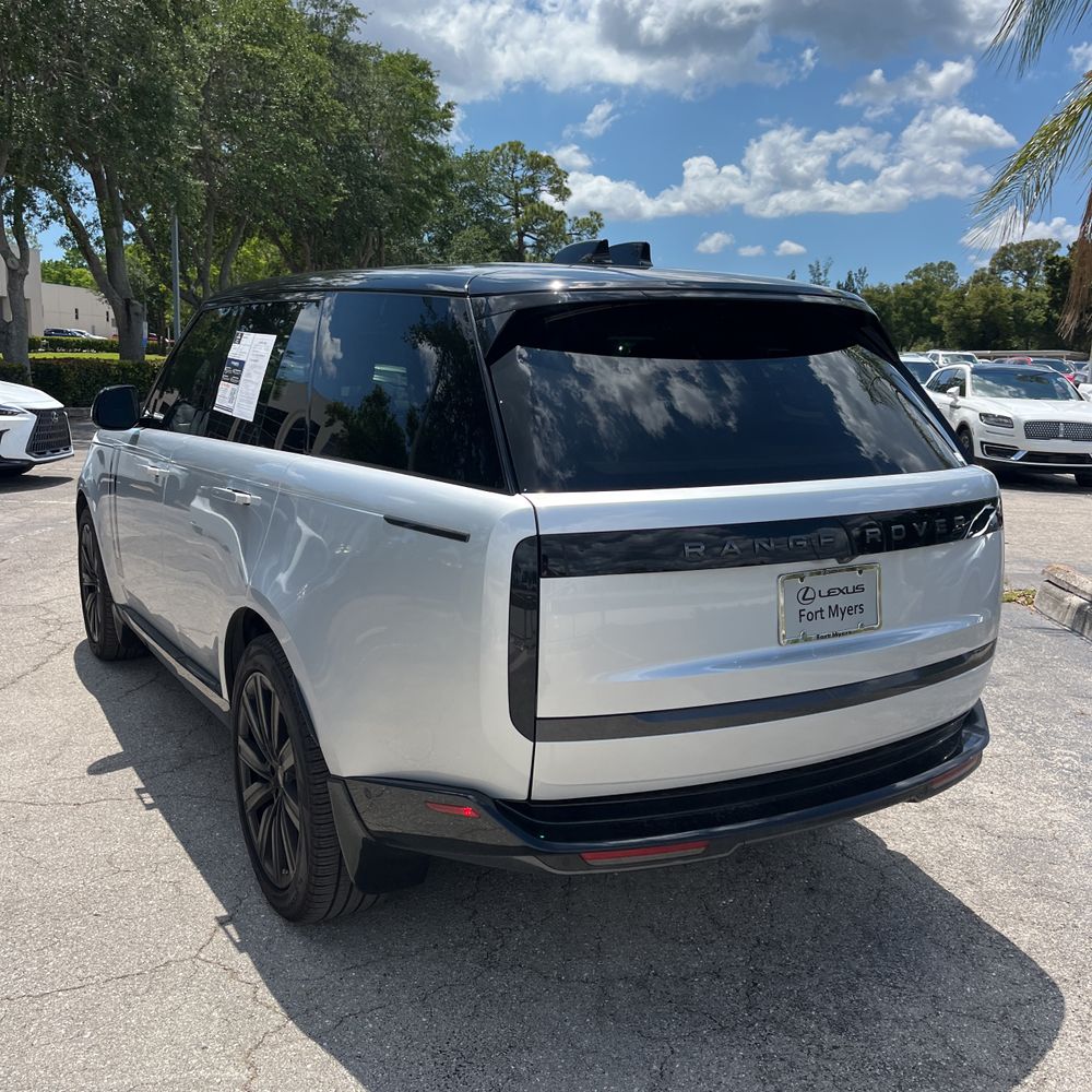 2025 Land Rover Range Rover P400 SE