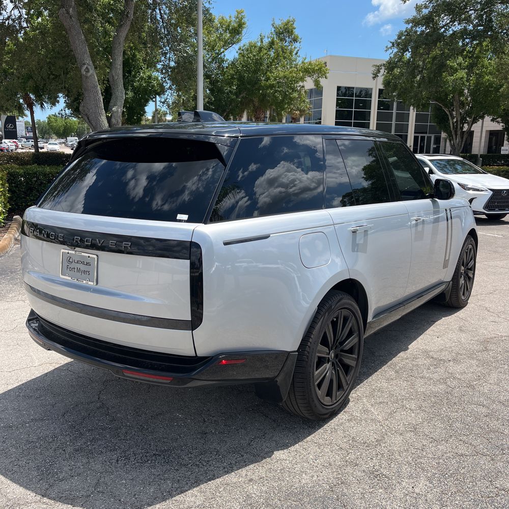 2025 Land Rover Range Rover P400 SE