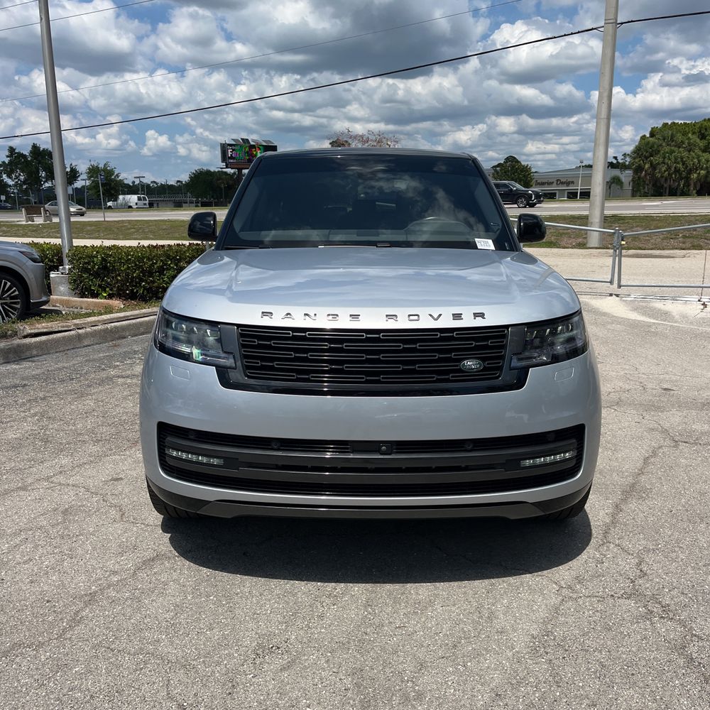 2025 Land Rover Range Rover P400 SE