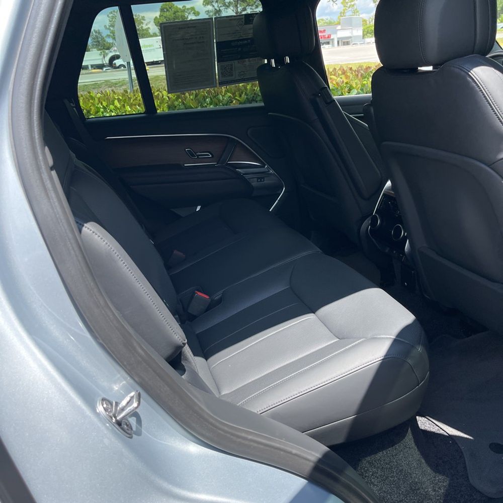 2025 Land Rover Range Rover P400 SE